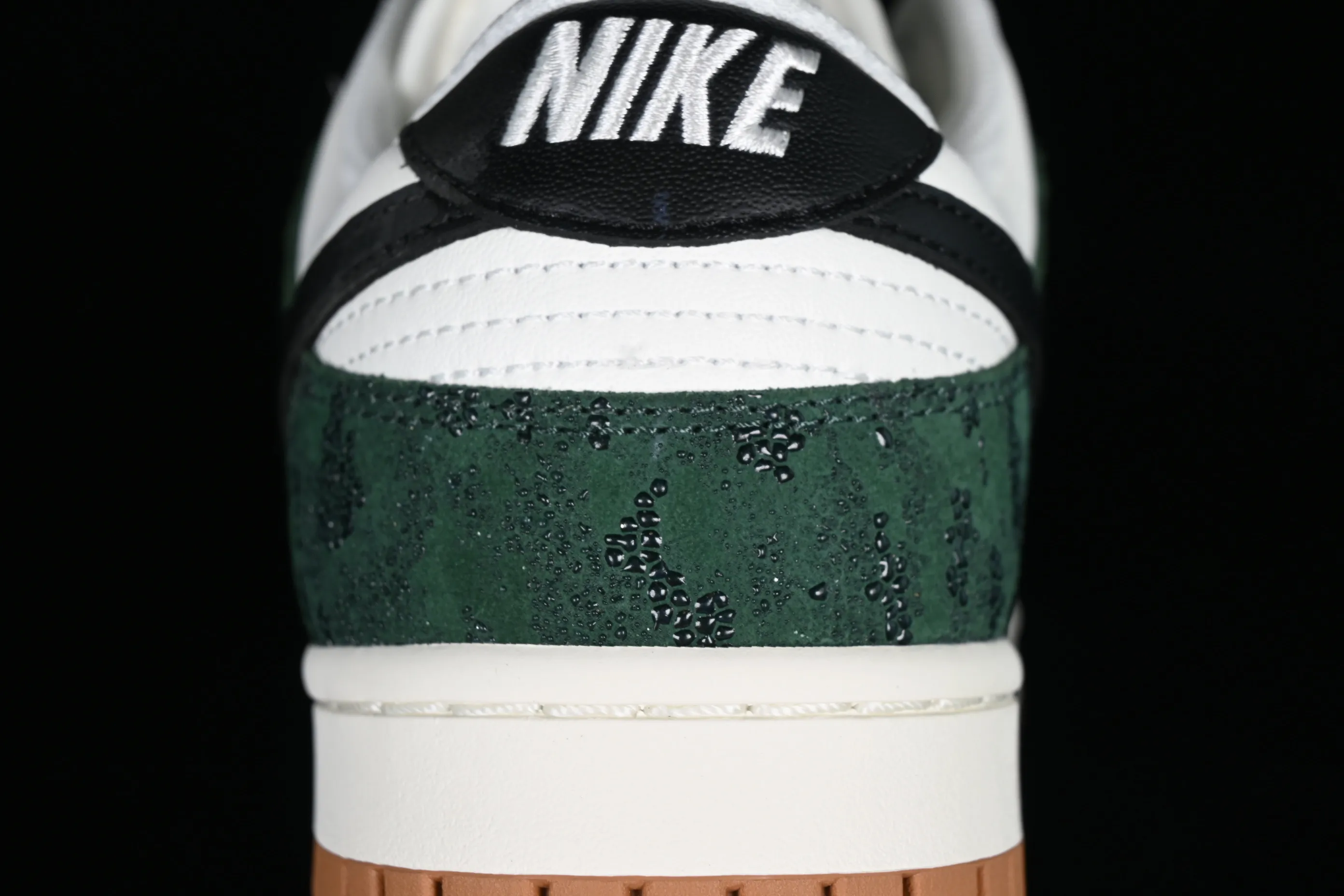 All categories Nk SB Dunk series Nk SB Dunk Low low-top sneakers Nk Dunk Low "Green Snake" white-green snake pattern SB low-top casual sports skateboard shoes FQ8893-397